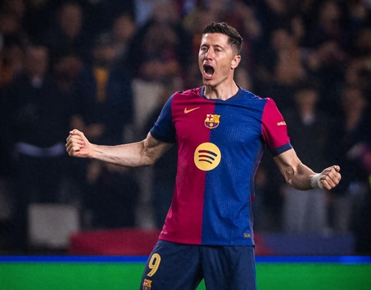 莱万多夫斯基连续十二场比赛得分超过高光表现，切尔西挑战极限！的简单介绍