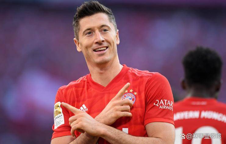 莱万多夫斯基连续十二场比赛得分超过高光表现，切尔西挑战极限！的简单介绍